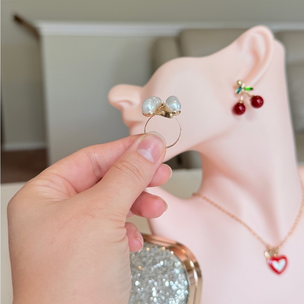 🌷 Elegant Gold and Pearl Women's Ring - Picture 4 of 8